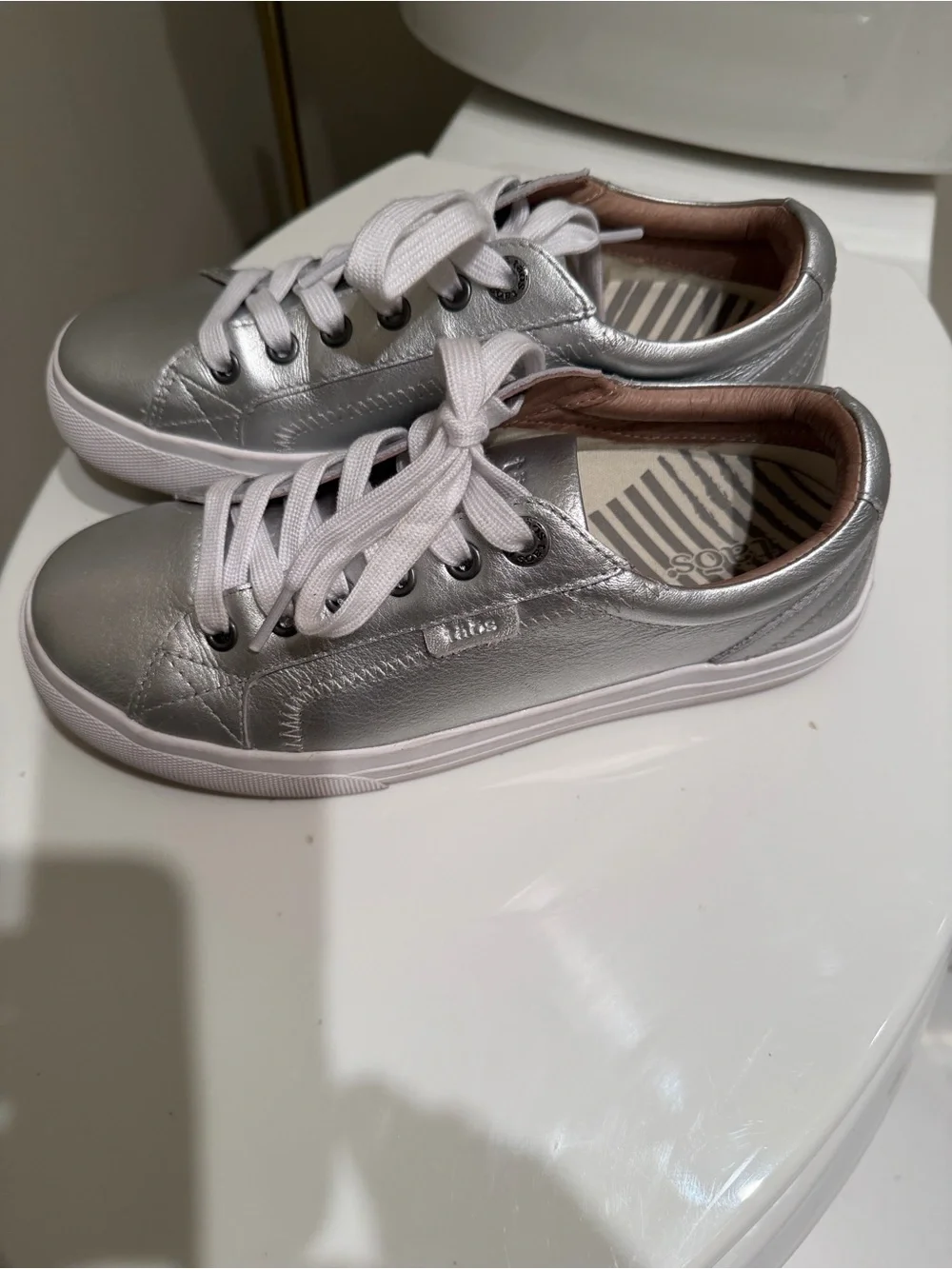 Taos Footwear Silver and White Leather Sneakers